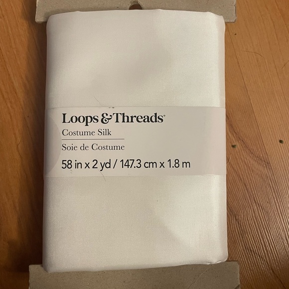 Loops & Threads White Costume Silk - Picture 1 of 1